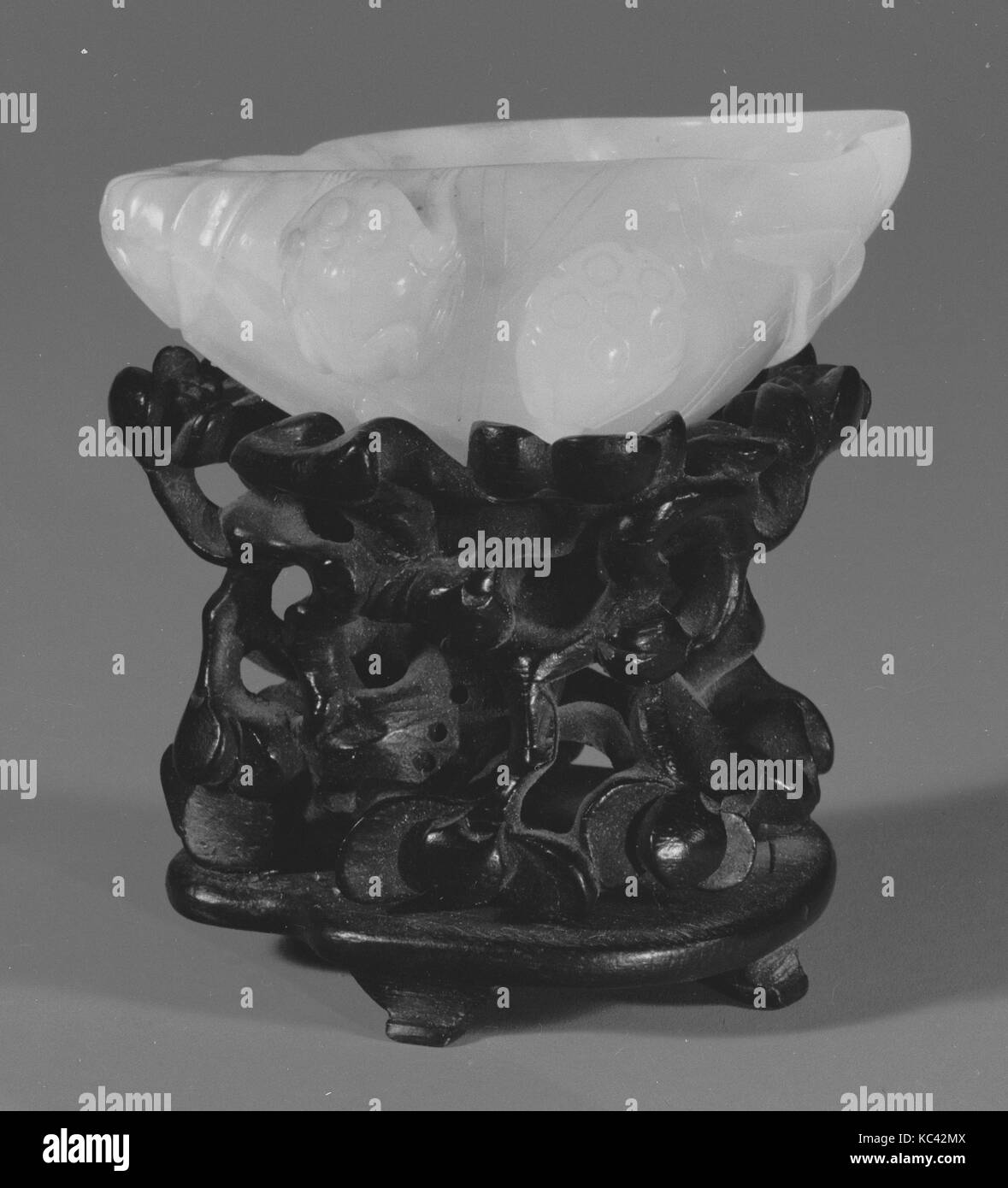 Wasserkrug, Ende 19. Jahrhundert, China, Jadeit, H.2 5/8 in. (6,7 cm); W. 2 1/4 in. (5,7 cm); L.2 9/16-in. (6,5 cm) Jade Stockfoto