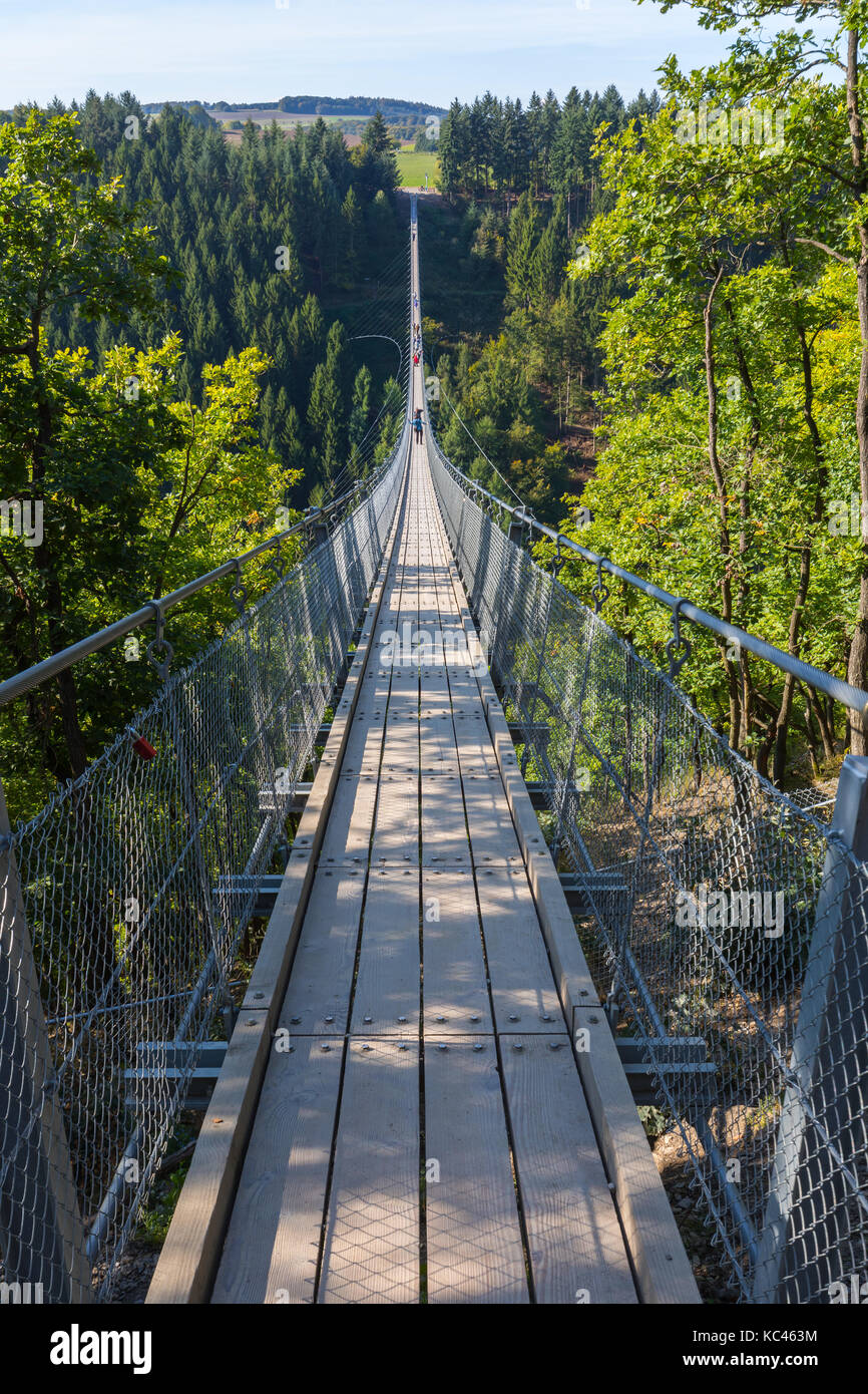 Die Hängeseilbrücke Geierlay Geierlay (Suspension Bridge) ist eine ...