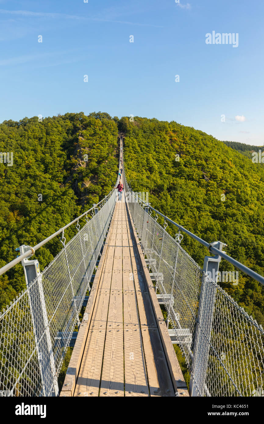 Die Hängeseilbrücke Geierlay Geierlay (Suspension Bridge) ist eine ...