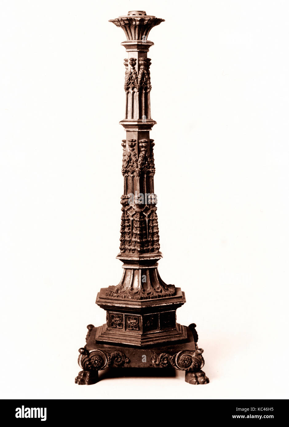 Lampe, 1835-40, in England, Bronze, 22 3/8 x 7 1/2 in. (56,8 x 19,1 cm), Metall Stockfoto