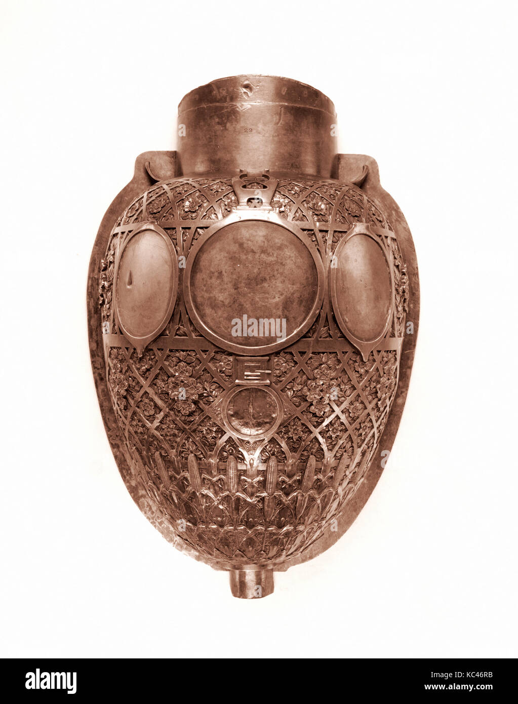 Full-size Muster für das Faksimile der vorderen Hälfte des Körpers von Bryant Vase, Tiffany & Co., Ca. 1875 Stockfoto