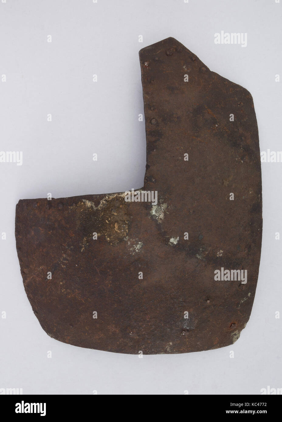 Orions Belt Platte, 1400 - 1450, italienischer, H., 12. (30,5 cm); W. 9 1/2 in. (24,1 cm); Wt. 1 lb. 15,9 oz. (904.3 g), Armor Teile Stockfoto