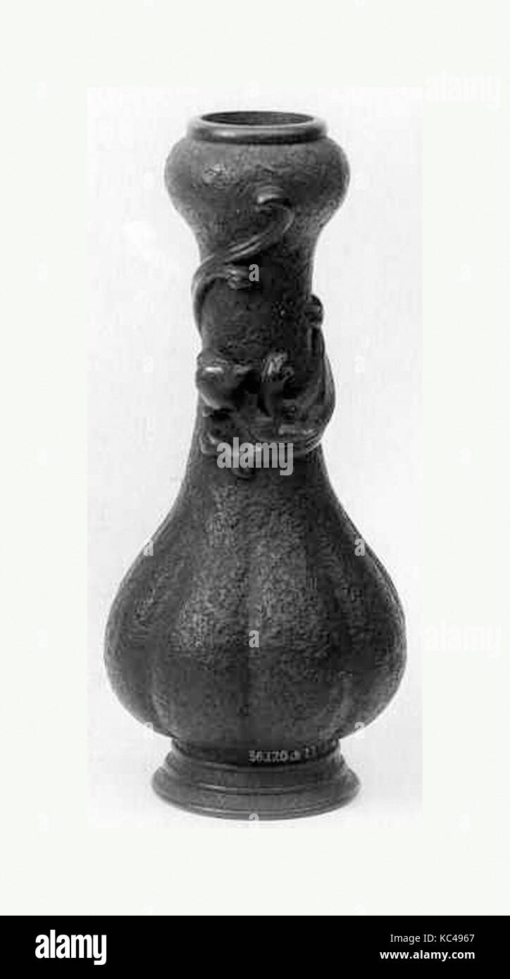 Vase, 16. Jahrhundert, Japan, Gusseisen, H.7. (17,8 cm), Metallarbeiten, Takakazu Stockfoto