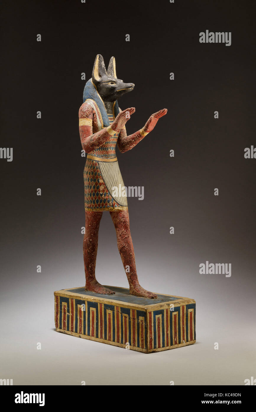 Statuette des Anubis, Ptolemäischer Zeit, 332 - 30 v. Chr., aus Ägypten, verputzt und lackiertem Holz, H 42,3 cm (16 5/8 in.); W. 10,1 cm Stockfoto