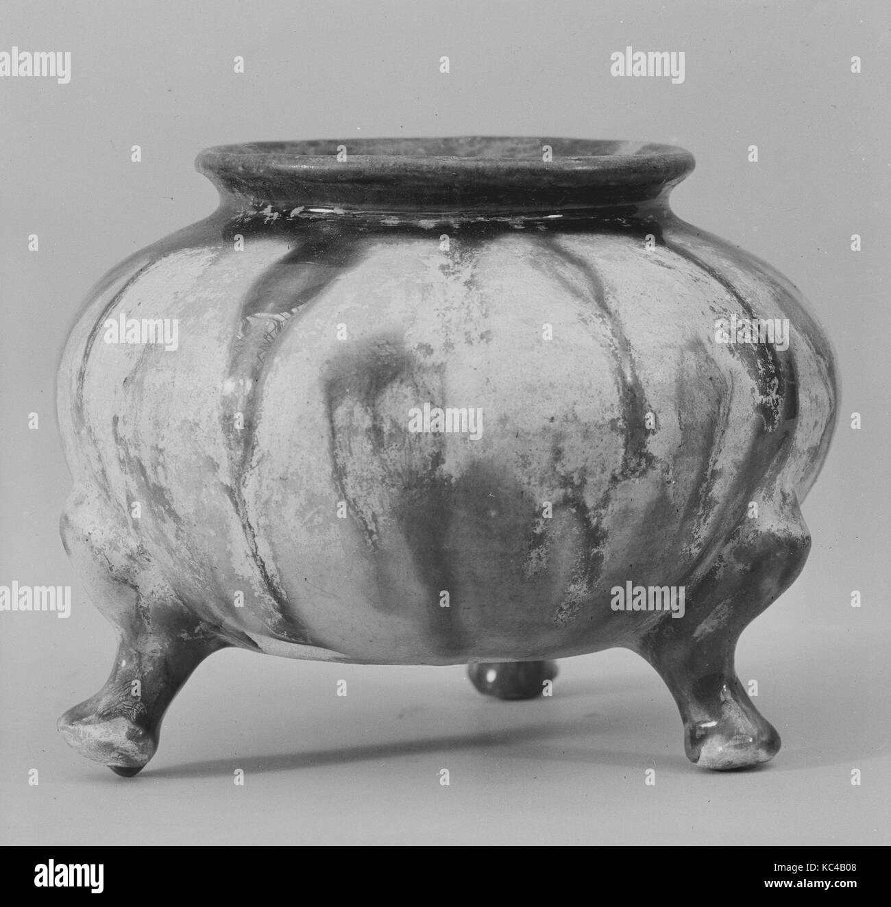 Vase, 20. Jahrhundert, China, Keramik, H.3 5/8 in. (9.2 cm), Keramik Stockfoto