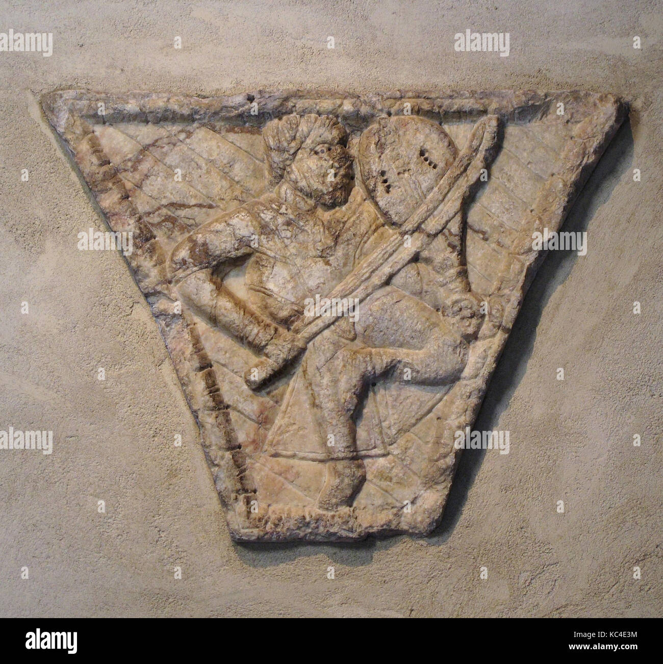 Arch Keystone, Ca. 1130 - 40, im heutigen Frankreich, Katalanisch, Marmor, Gesamt: 16 x 21 x 7 cm. (40,6 x 53,3 x 19,7 cm Stockfoto