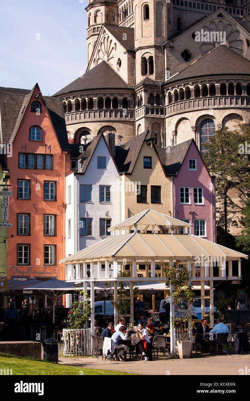 Deutschland, Köln, der Fischmarkt in der Altstadt, Häuser vor der Kirche Gross St. Martin. Deutschland, Köln, der Fischmarkt in d Stockfoto