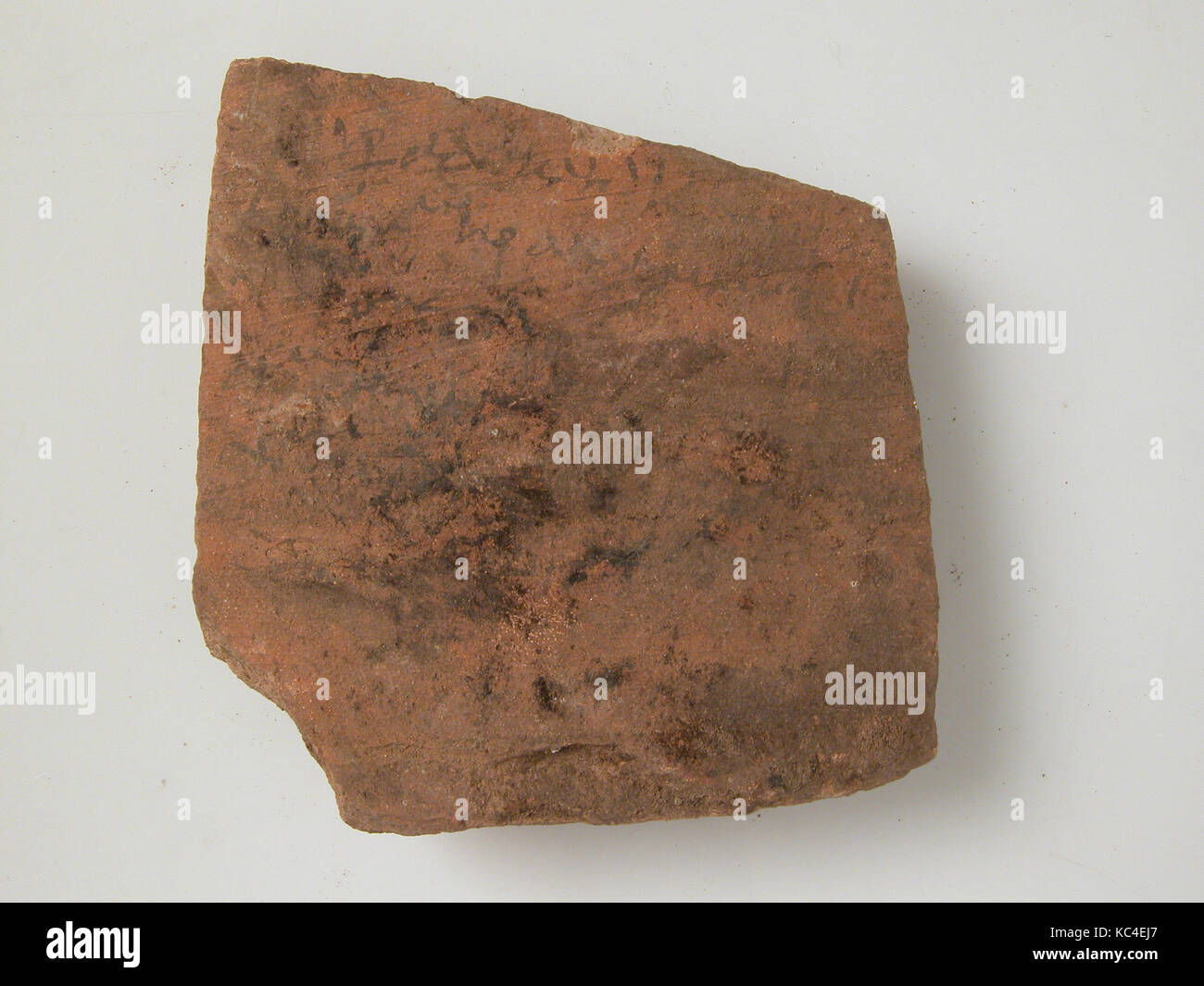 Ostrakon, 4. - 7. Jahrhunderts, in Kharga Oase gemacht, Byzantinische Ägypten, koptische, Töpferei Fragment mit Tinte Beschriftung, Gesamt: 3 x 2 Stockfoto