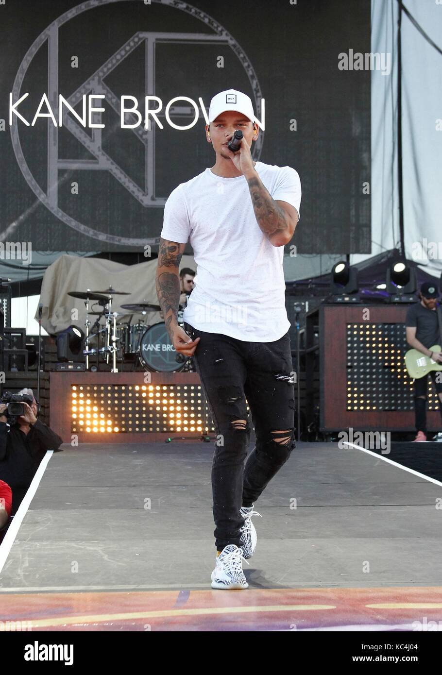 Kane Brown auf der Bühne für das Route 91 Harvest Concert Festival - SO 2, Las Vegas Village, Las Vegas, NV 1. Oktober 2017. Foto: JA/Everett Collection Stockfoto