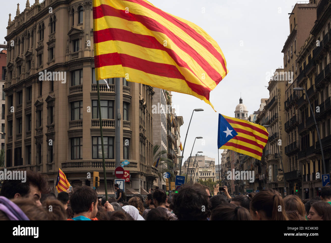 Barcelona, Spanien. 2. Okt 2017. Katalonien Referendum. Nationalistische Menschen protestieren gegen die spanische Regierung in Barcelona am 2. Oktober 2017 Credit: David Ortega Baglietto/Alamy leben Nachrichten Stockfoto