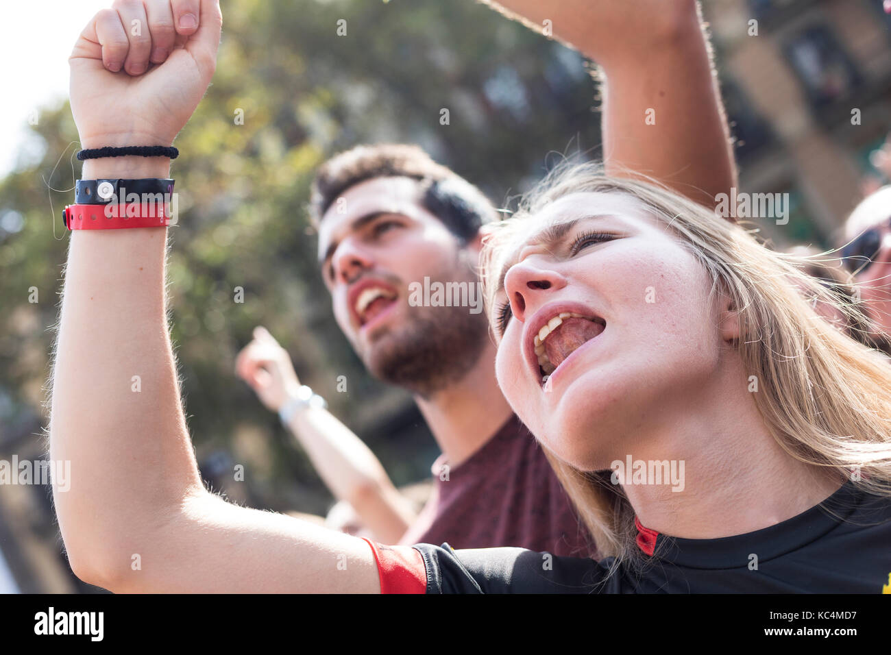 Barcelona, Spanien. 2. Okt 2017. Katalonien Referendum. Nationalistische Menschen protestieren gegen die spanische Regierung in Barcelona am 2. Oktober 2017 Credit: David Ortega Baglietto/Alamy leben Nachrichten Stockfoto