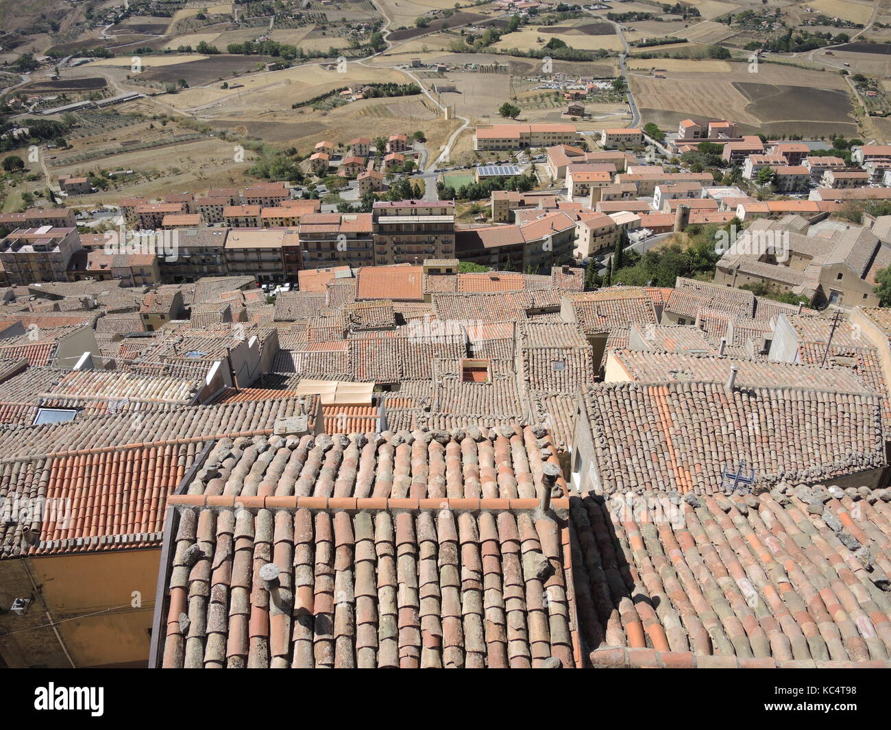 Gangi, Italien. 20 Sep, 2017. Ansicht der Stadt von Gangi, Italien, 20. September 2017. In der Stadt Gangi, Häuser sind auf Verkauf für 1 Euro. Die Gemeinde will die Stadt mit der Initiative zu beleben. Credit: Lena Klimkeit/dpa/Alamy leben Nachrichten Stockfoto
