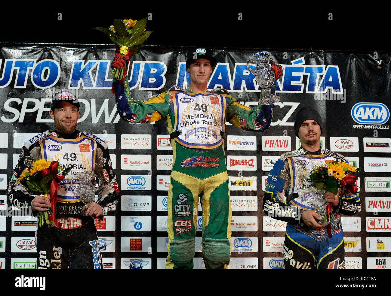 Prag, Tschechische Republik. 02 Okt, 2017. Gewinner der Lubos Tomicek Memorial Trophy MAX FRICKE (Australien, Platz 1, Mitte), PETER KILDEMAND (Dänemark, Platz 2, links) und JURICA PAVLIC (Kroatien, 3. Platz, rechts) stand auf dem Podium in Prag, Tschechische Republik, 2. Oktober 2017. Credit: Katerina Sulova/CTK Photo/Alamy leben Nachrichten Stockfoto