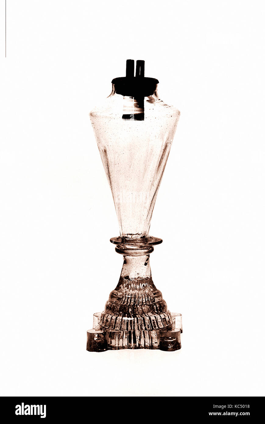 Whale Oil Lamp, 1830-40, gedrückt und frei geblasen Bleiglas, H.8. (20,3 cm), Glas Stockfoto