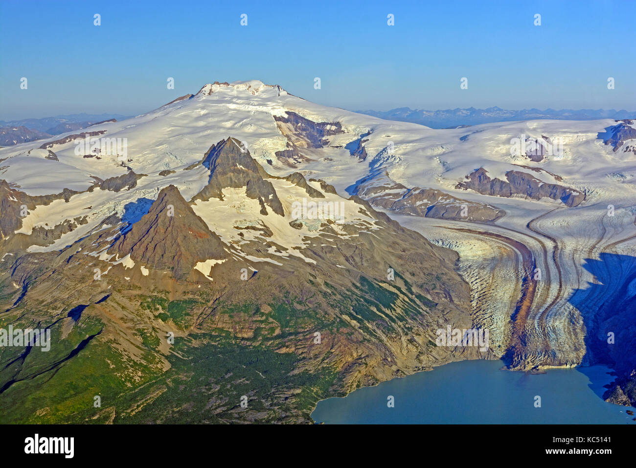 Luftaufnahme des Fourpeaked Berge und Gletscher auf der Alaska Halbinsel Stockfoto
