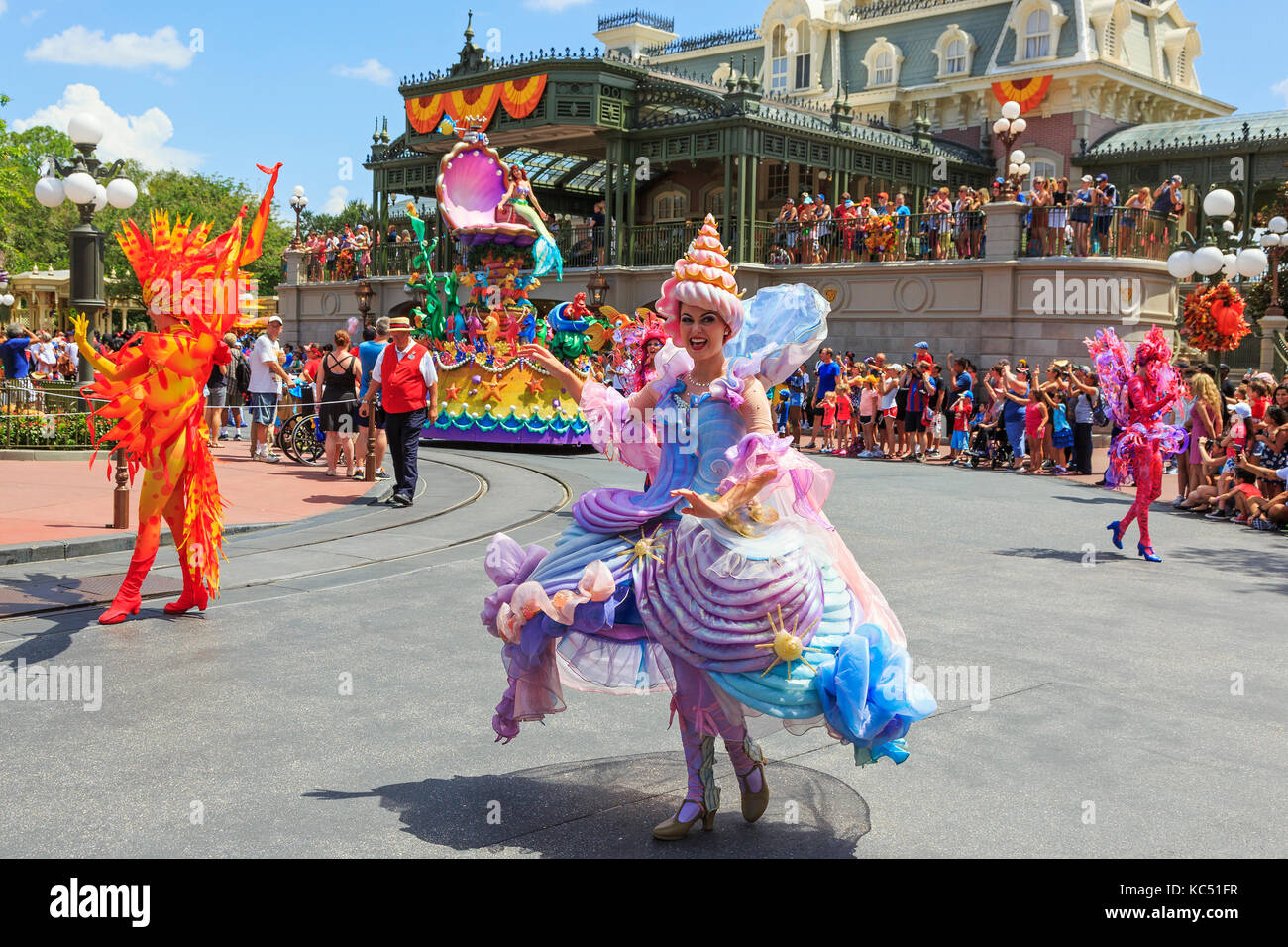 Walt Disney's Magic Kingdom Theme Park in Orlando, Florida, USA und der fairytale Parade" Karneval der Fantasy' Stockfoto