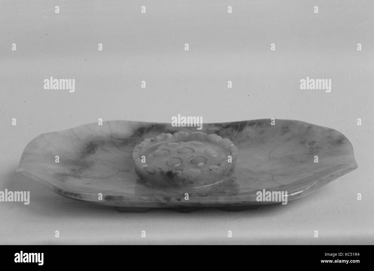 Fach, Ming Dynastie (1368 - 1644), China, Jadeit, H.6. (15,3 cm); W. 3 1/2 in. (8,9 cm); L.11/16 in. (1,8 cm) Jade Stockfoto
