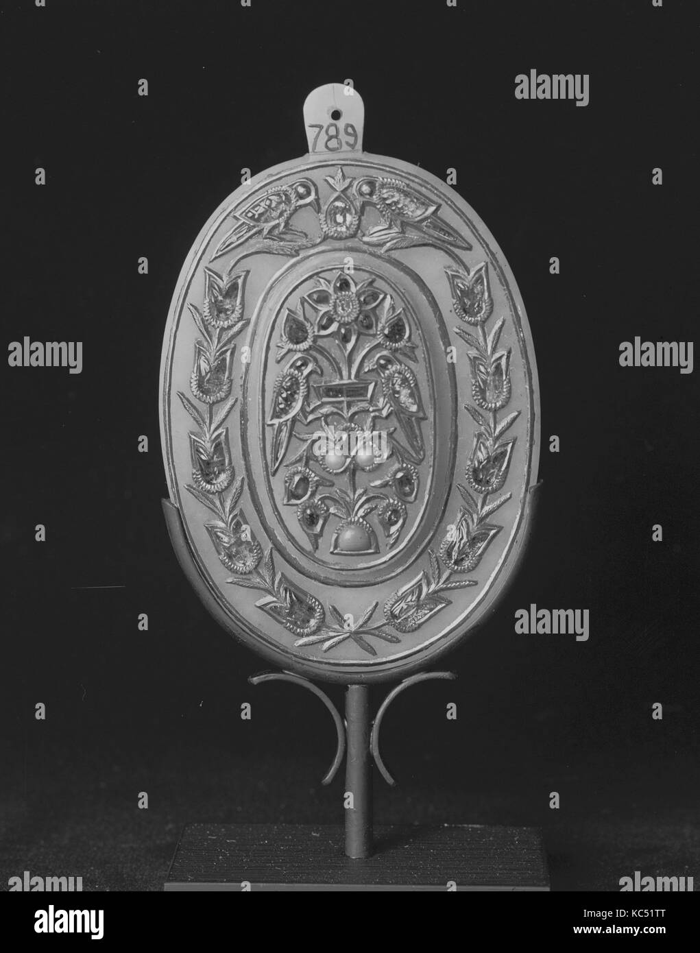 Jeweled Anhänger, 19. Jahrhundert, Indien, Nephrit, weiß mit sehr schwach gräulich Tint, H. 3 1/16-in. (7,8 cm); W. 2 3/8 in. (6 cm Stockfoto