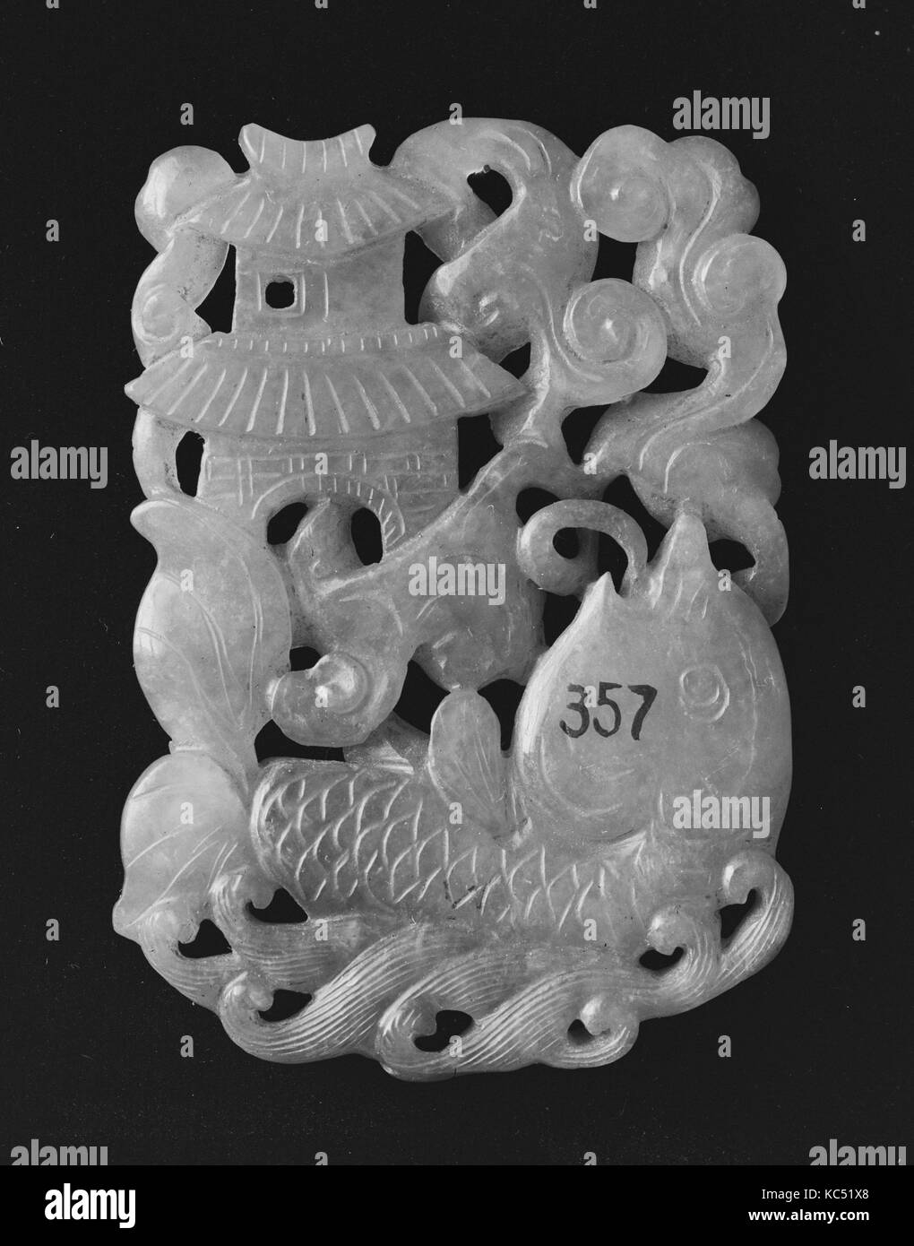 Anhänger, Ming Dynastie (1368 - 1644), China, Jadeit, H.2 5/8 in. (6,6 cm); W. 1 13/16-in. (4,6 cm); L.1/4 in. (0,6 cm) Jade Stockfoto