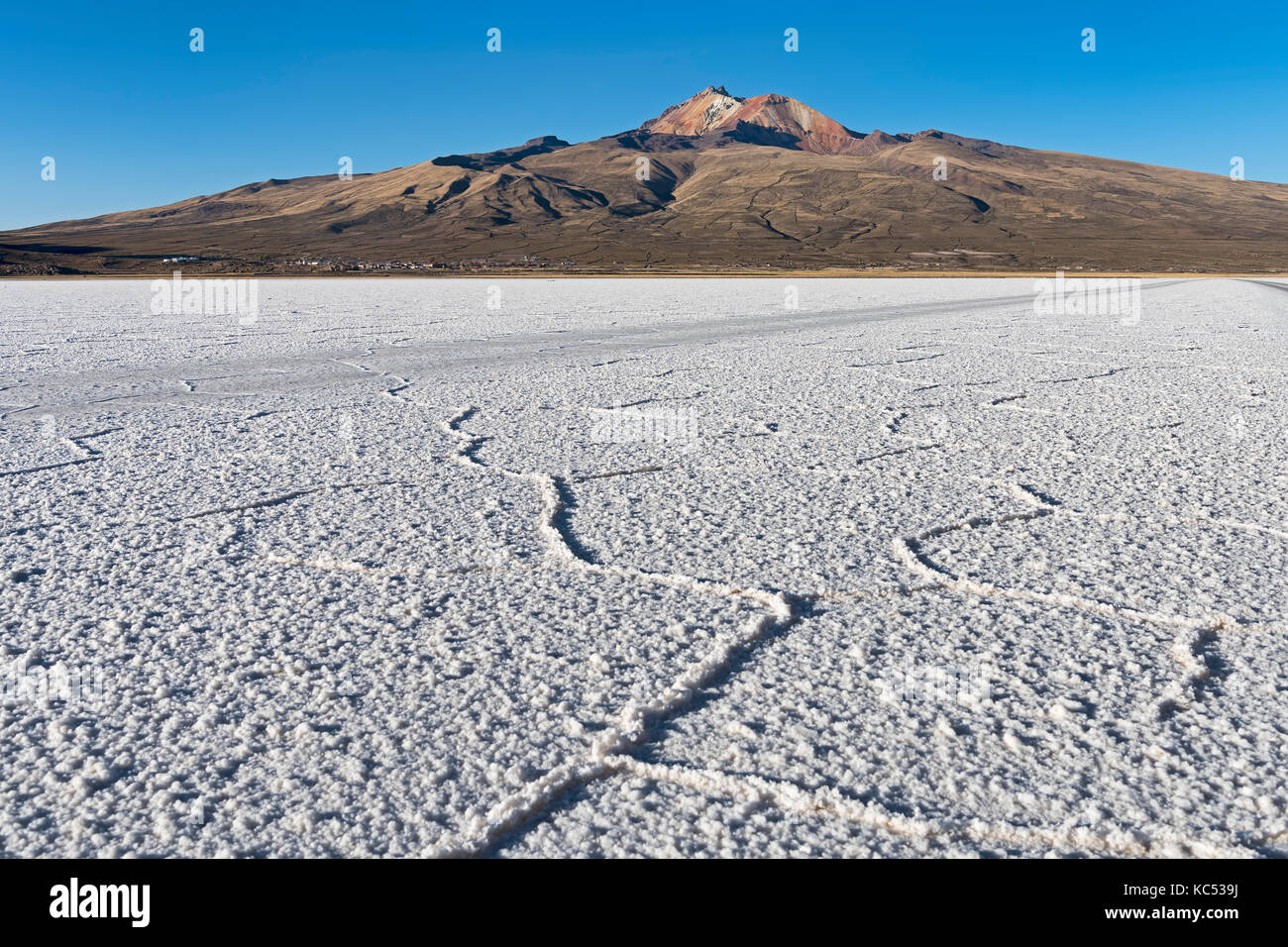 Vulkan Cerro tunupa mit Salar de Uyuni, Altiplano, 3670 m über dem Meeresspiegel, Bolivien, Südamerika Stockfoto