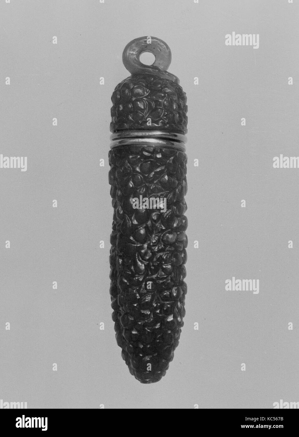 Duft Flasche mit Klappdeckel, 1897, Frankreich, Nephrit, H. 2 1/2 in. (6,4 cm); W. 9/16 in. (1,4 cm) Jade Stockfoto