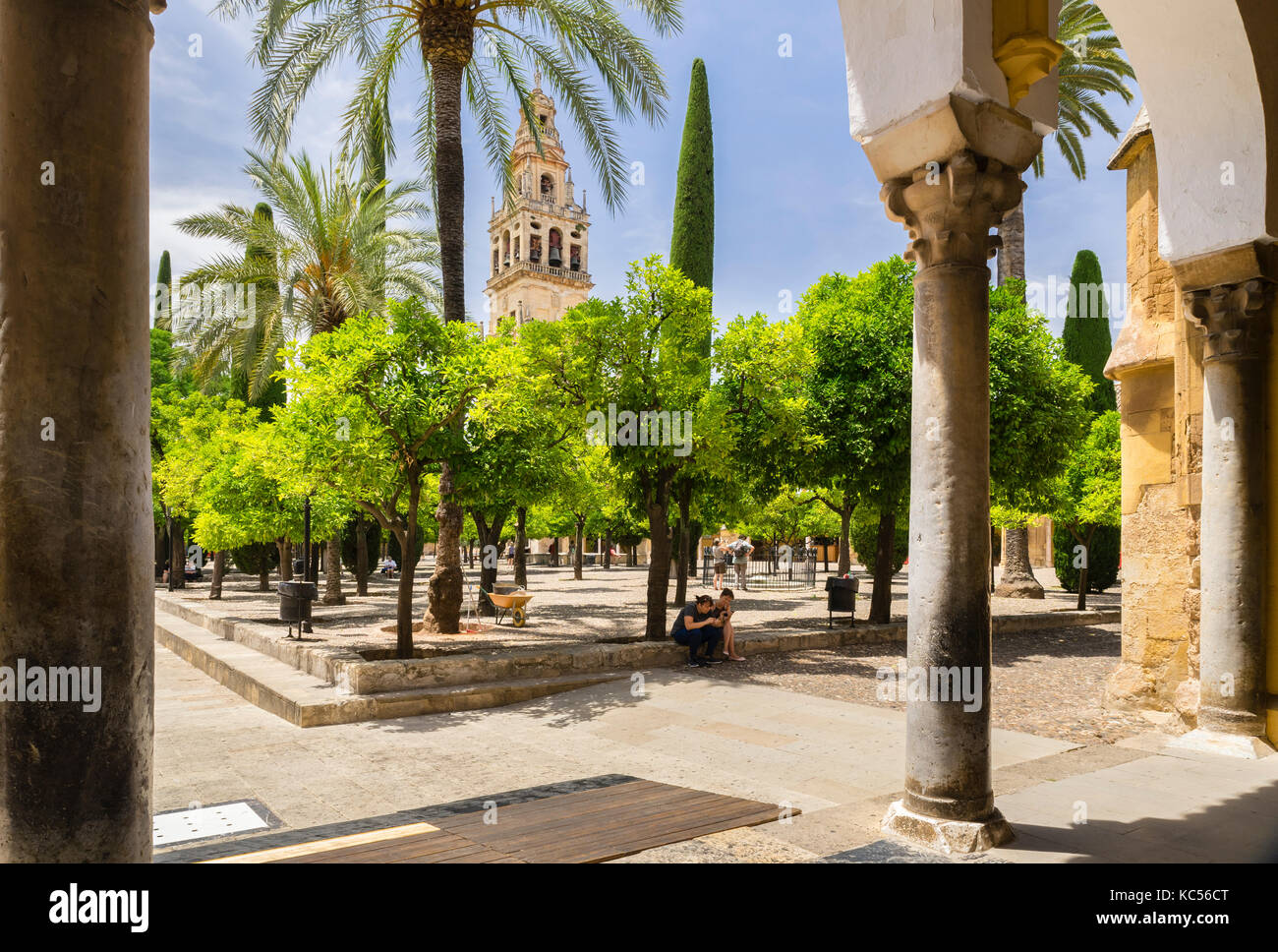 Glockenturm, Patio de Naranjos, Mezquita, Catedral de Córdoba, Cordoba, Andalusien, Spanien Stockfoto