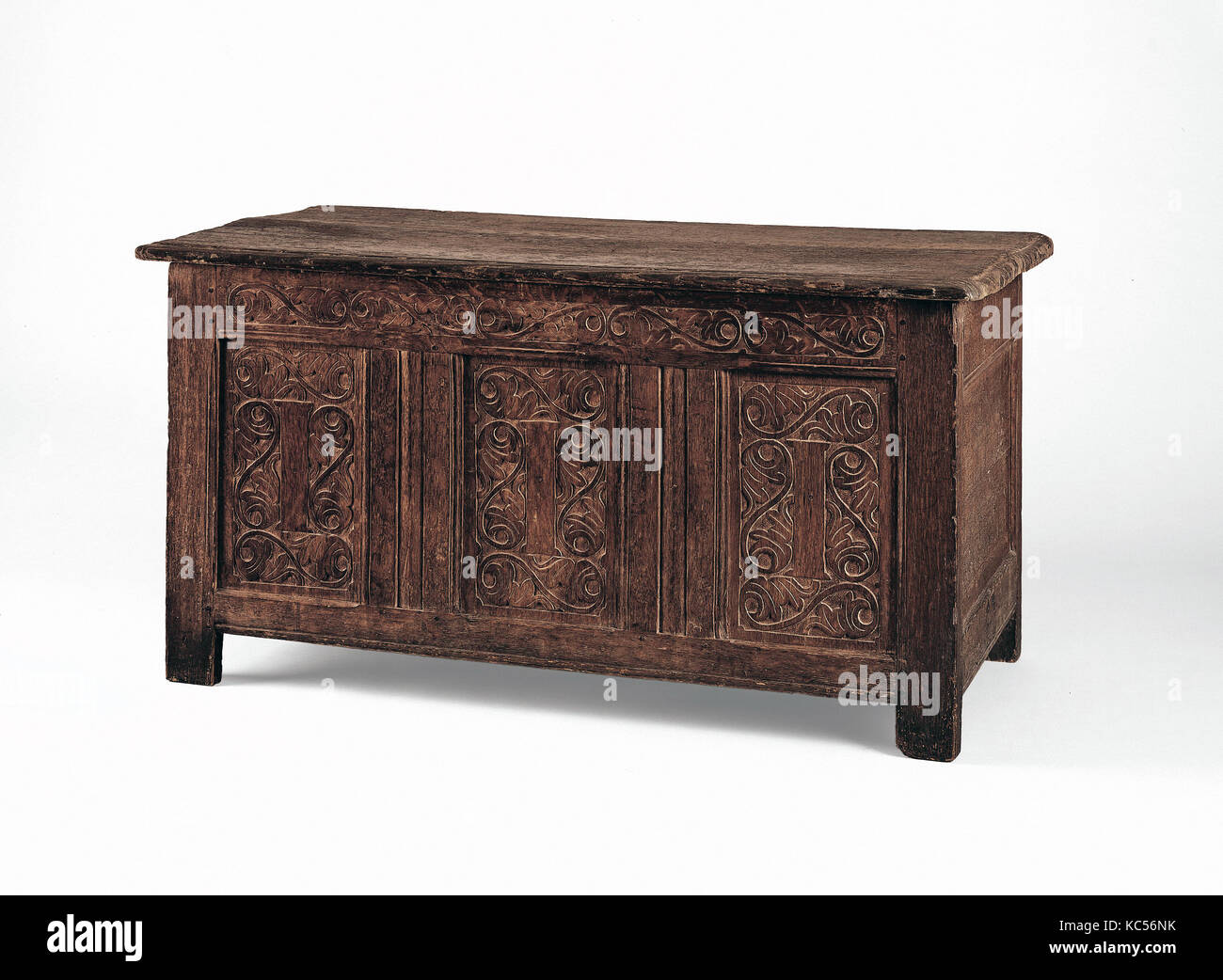 Brust, 1650-1700, wahrscheinlich in Guilford, Connecticut, USA, US-amerikanischen, Eiche, Kastanie, 30 x 49 in. (76,2 x 124,5 cm Stockfoto