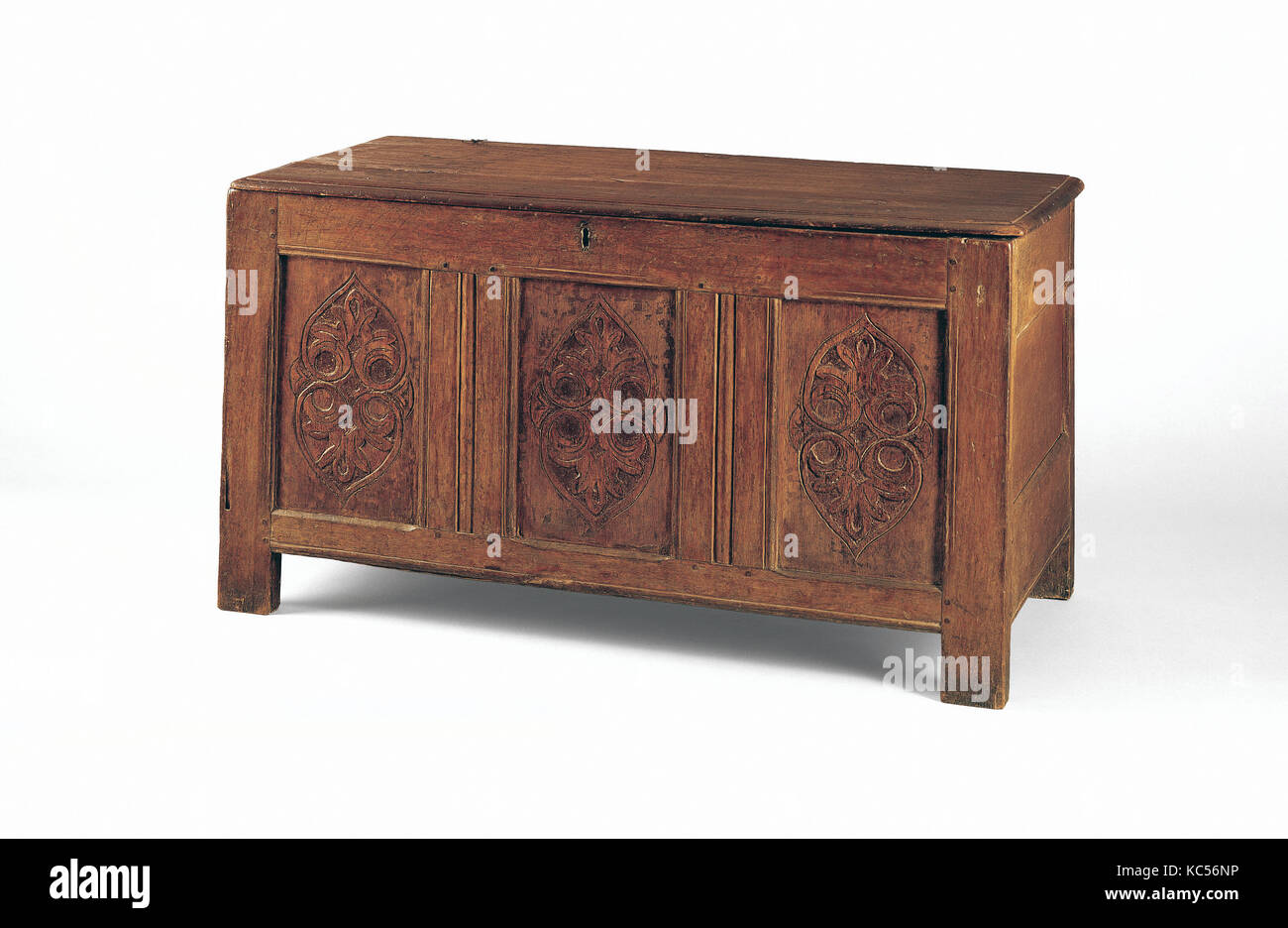 Brust, 1675-1700, wahrscheinlich in Guilford, Connecticut, USA, US-amerikanischen, Eiche, Tulip poplar, Kiefer, 26 x 48 1/2 x 22 in Stockfoto