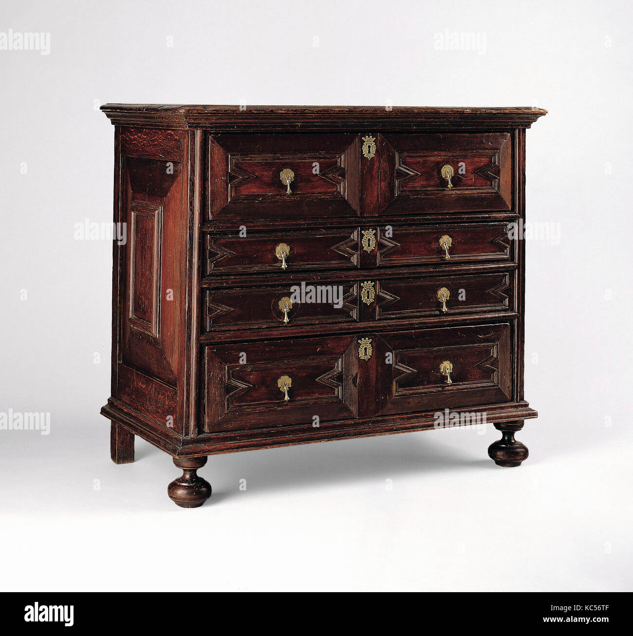 Kommode, Ca. 1700, wahrscheinlich in Boston, Massachusetts, USA, US-amerikanischen, Eiche, Kiefer, 36 x 40 x 21 1/2 in. Stockfoto