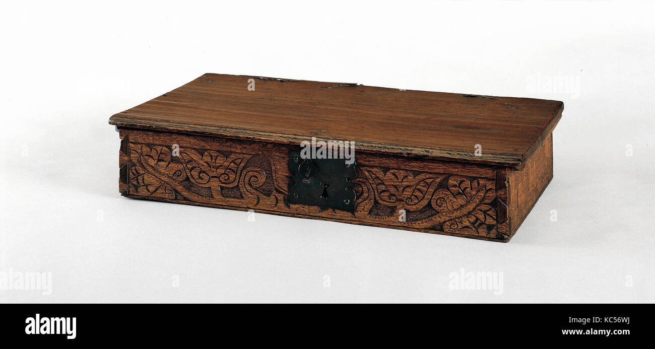 Box, 1690-1710, in Connecticut River Valley, Massachusetts, Vereinigte Staaten von Amerika, amerikanische, Eiche, Kiefer, 4 3/4 x 25 x 13 cm. (12 Stockfoto