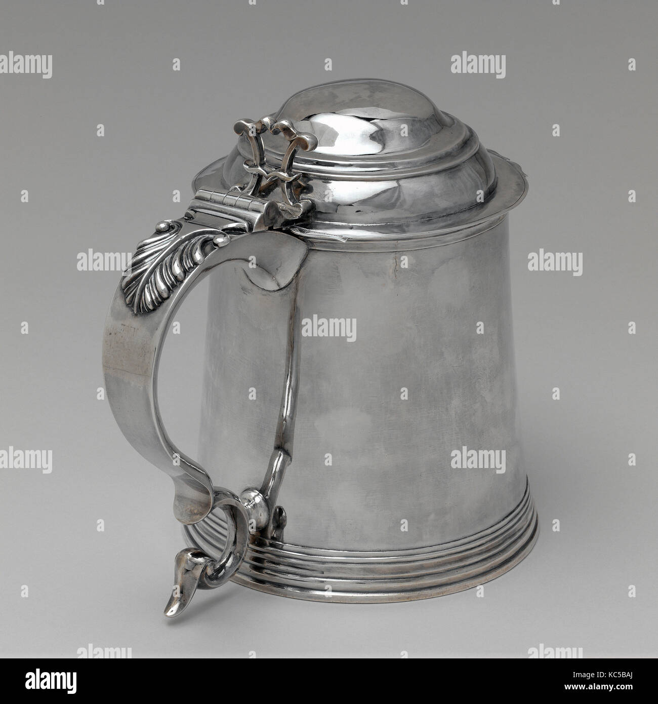 Tankard, Ca. 1765 - 70, in New York, New York, USA, US-amerikanischen, Silber, Gesamt: 7 15/16 x 8 3/4 in. (20,2 x 22,2 cm Stockfoto