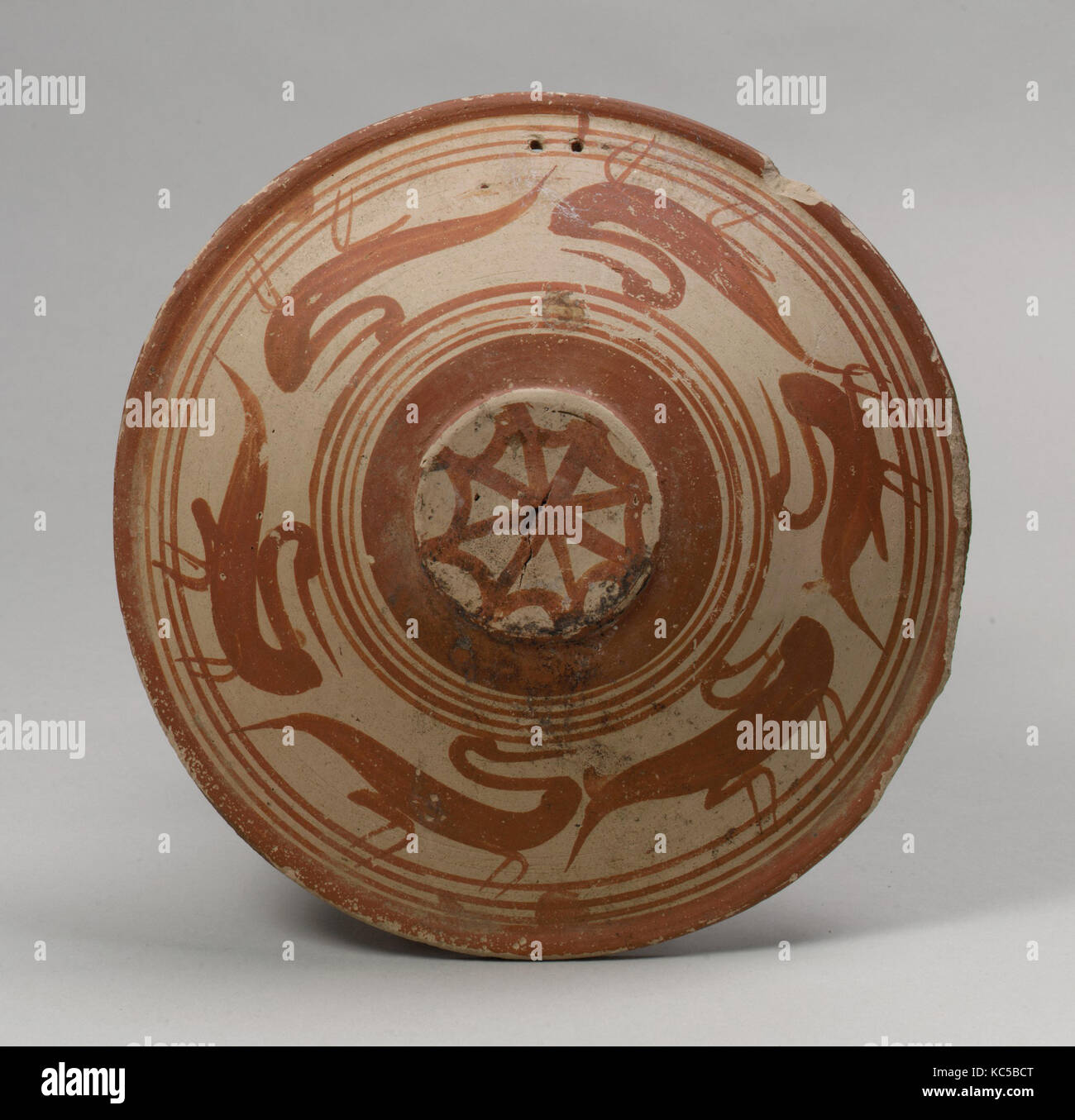 Terracotta Platte, Sub-geometrische, Ca - 670 v. Chr., Etruskische, Caeretan Subgeometric, wahrscheinlich, Terrakotta, H.1 1/2 in. (3,8 cm); Durchm Stockfoto