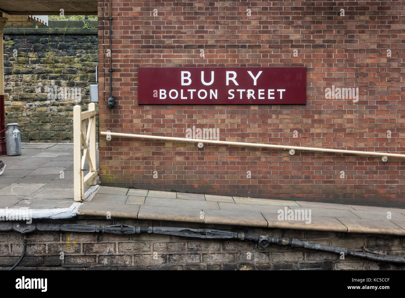 Bahnsteig an der Bolton Street Station, begraben auf dem East Lancashire Eisenbahn Stockfoto