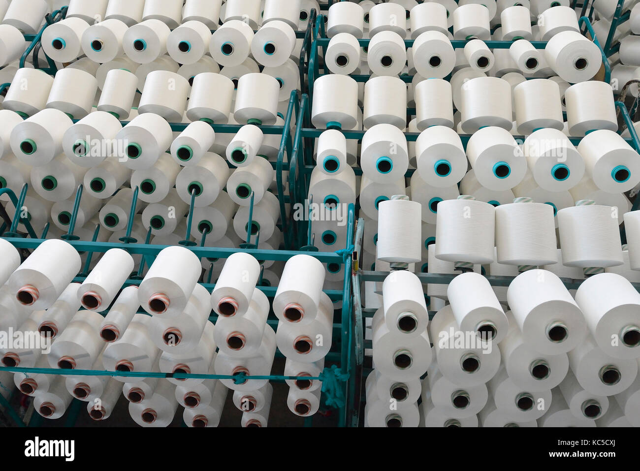 In der Nähe von weissen Garn Fertig zum Versand Stockfoto
