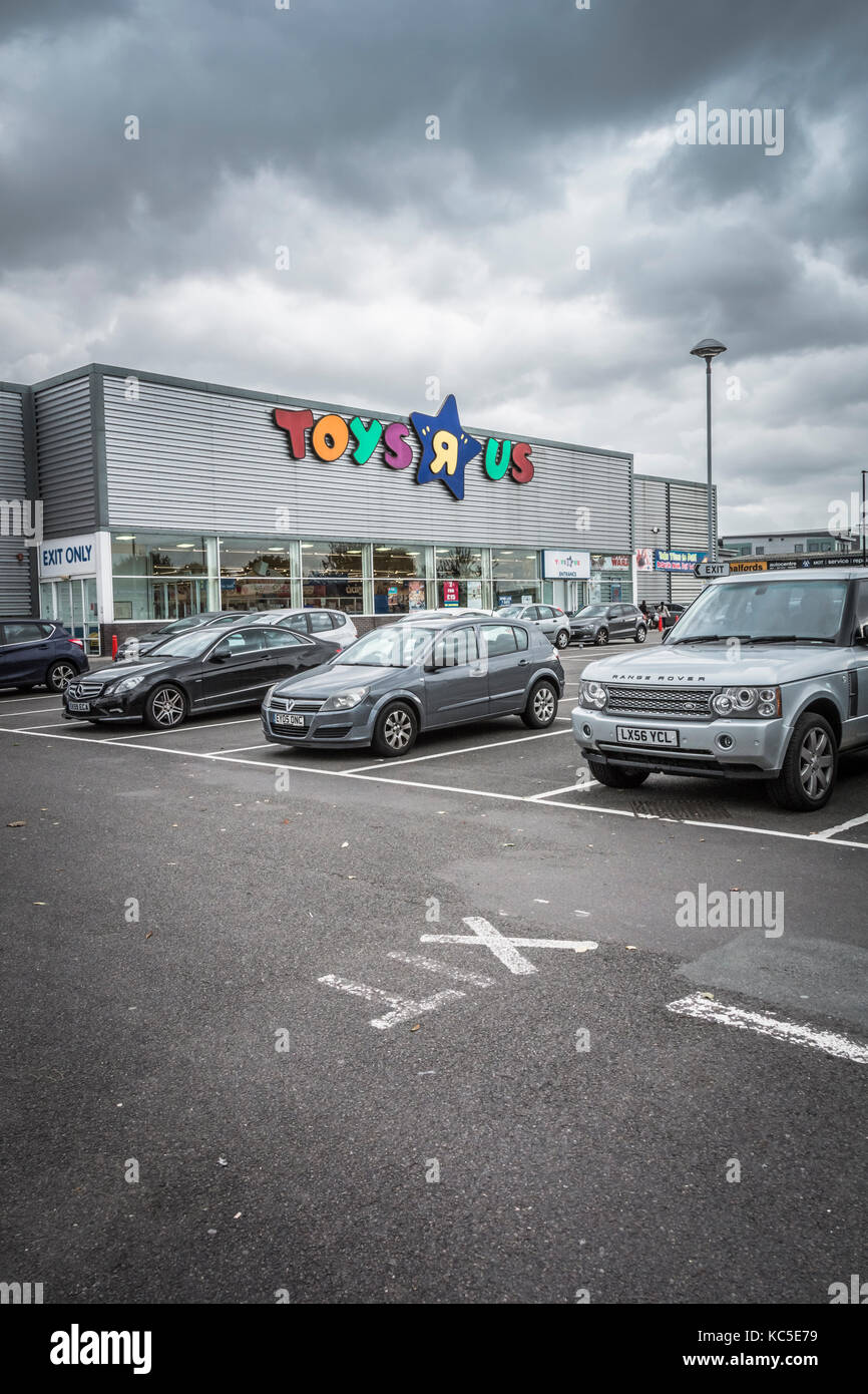 Der Toys R US Stier-brücke Industrial Estate Store auf Hayes Road, Hayes UB2 5LN Stockfoto