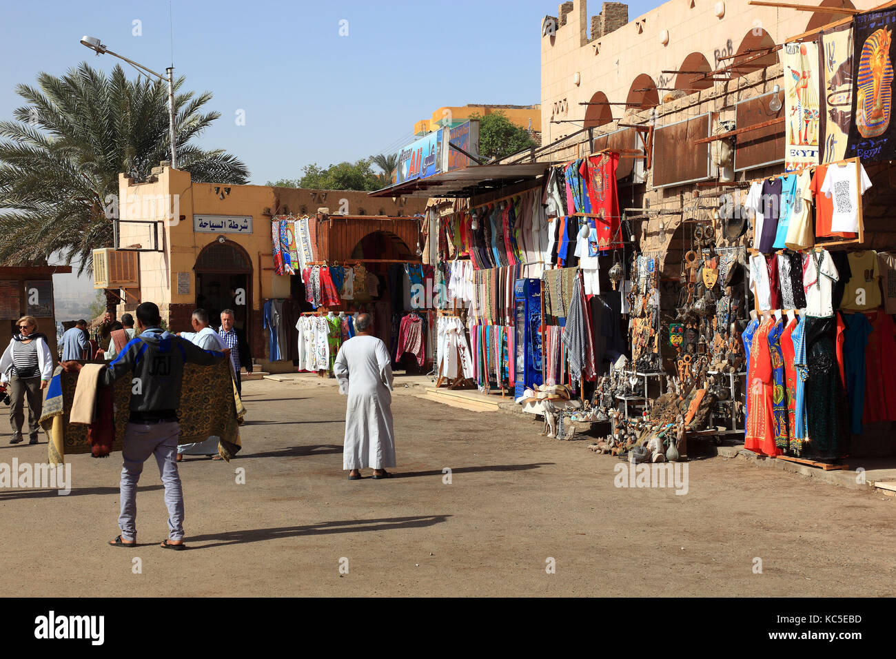 Souvenirläden in Assuan, Ägypten, Afrika, obere Stockfoto