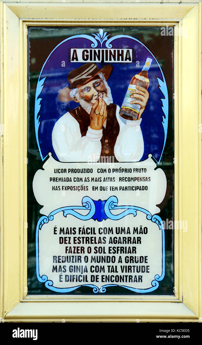 Ein traditionelles Werbeplakat für Kirschlikör in Lissabon. Portugal Stockfoto