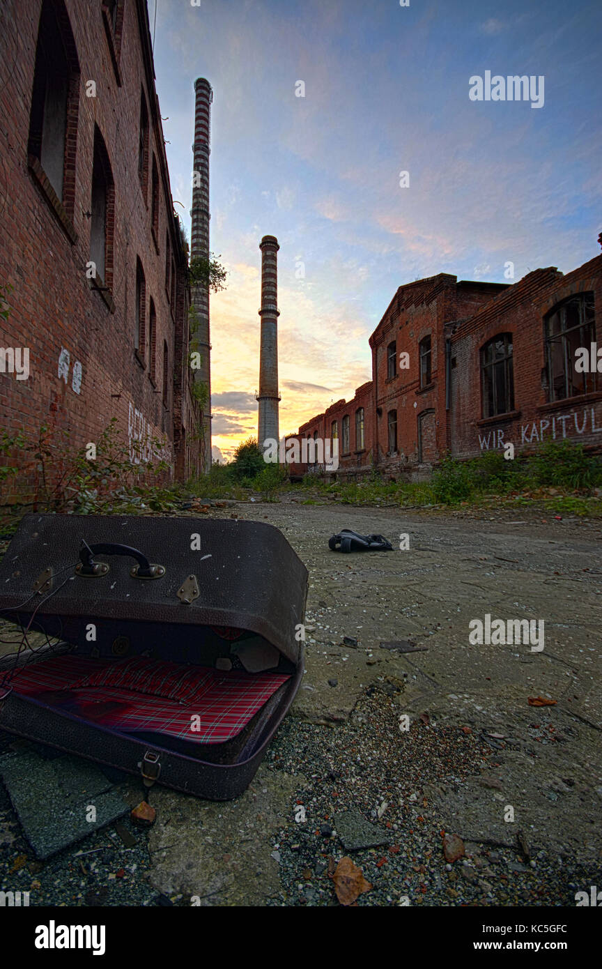 Ruiniert Factory als post-Apokalypse Landschaft. Nach dem Atomkrieg Konzept. Stockfoto