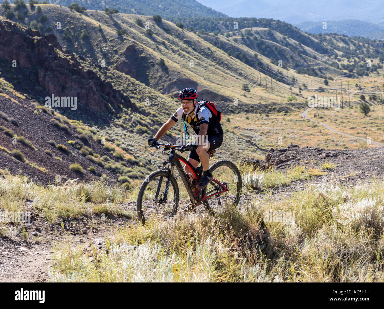 Biker reiten auf Wanderwegen; Tenderfoot ('S') Berg; Salida, Colorado, USA Stockfoto