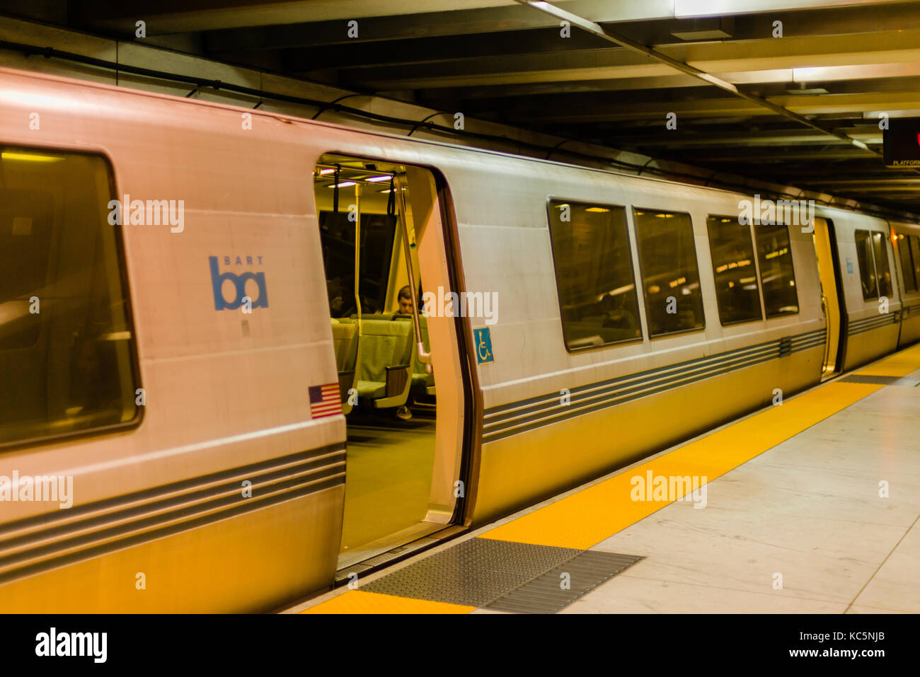 BART (Bay Area Rapid Transit)-Züge, San Francisco, Kalifornien Stockfoto