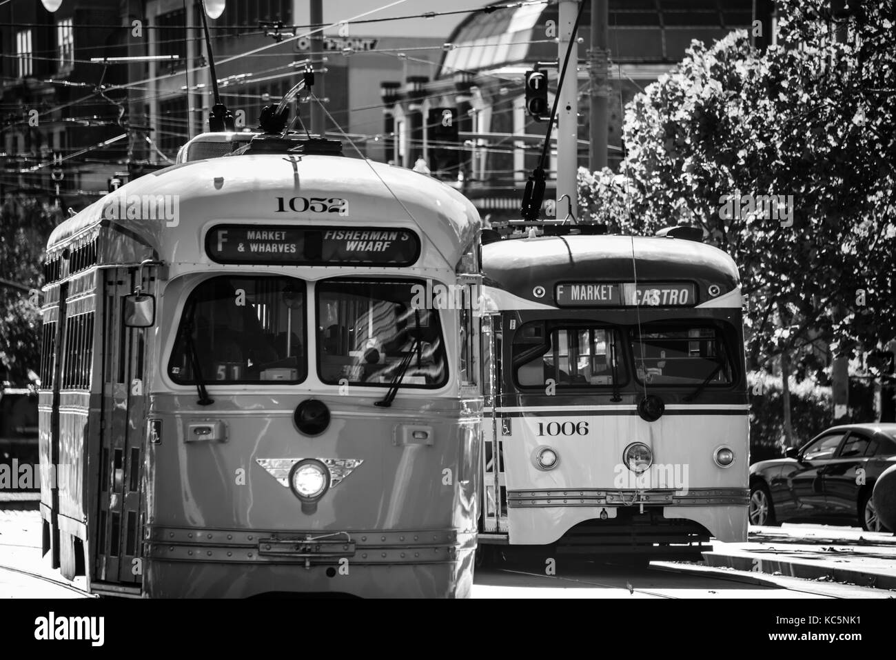Straßenbahnen auf Embarcadero, San Francisco, Kalifornien Stockfoto