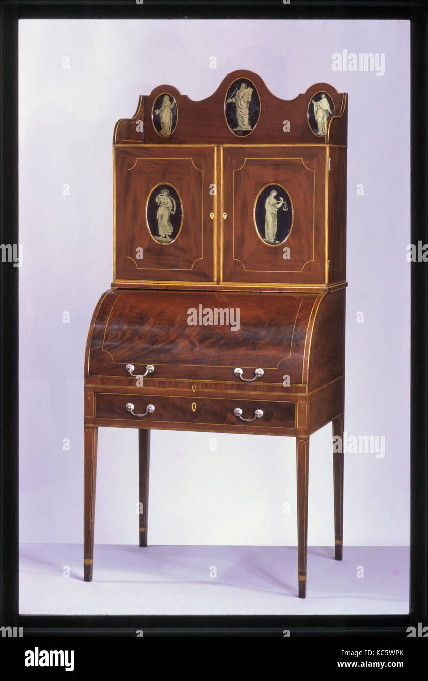 Schreibtisch und Bücherregal, 1800-1810, in Baltimore, Maryland, USA,  US-amerikanischen, Mahagoni, satinwood, Holly, verre églomisé  Stockfotografie - Alamy