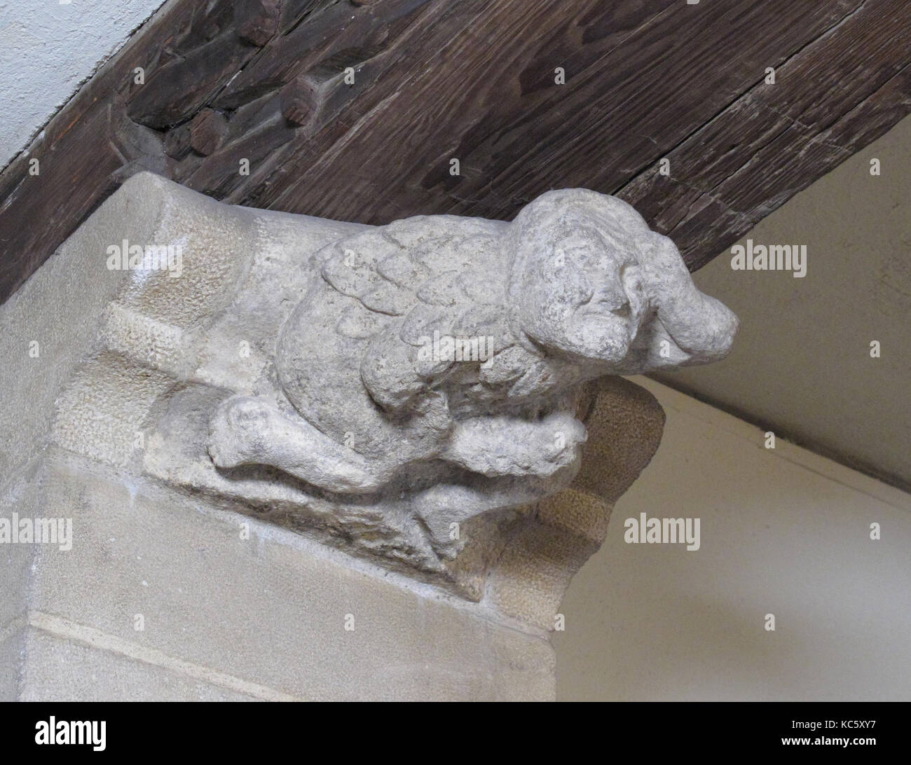 Corbel, 15. Jahrhundert, Französisch, Kalkstein, Gesamt: 23 x 13 cm. (58,4 x 34,3 cm), Sculpture-Architectural Stockfoto