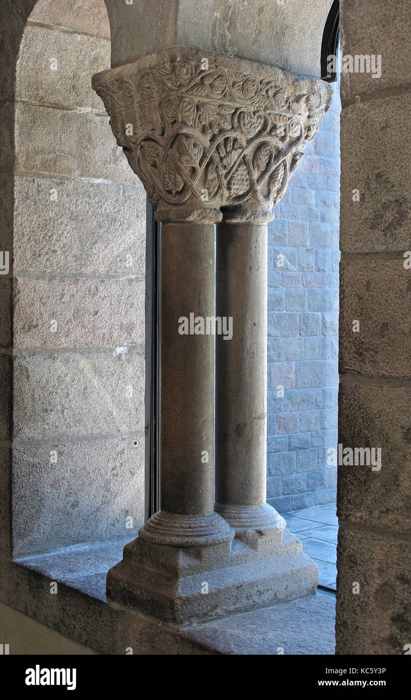 Double Column, Ca. 1125-50, gemacht in der Gascogne, Frankreich, Französisch, Kalkstein, Insgesamt (Basis): 9 7/8 x 20 7/8 x 13 in. (25,1 x 53 x 33 Stockfoto