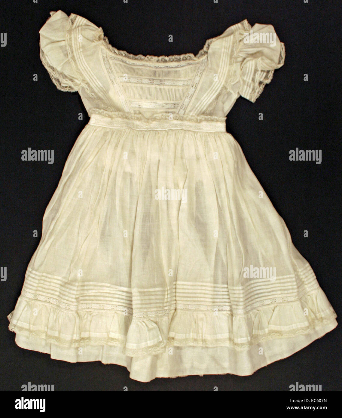 Kleid, 1866-67, Französisch, Baumwolle Stockfoto