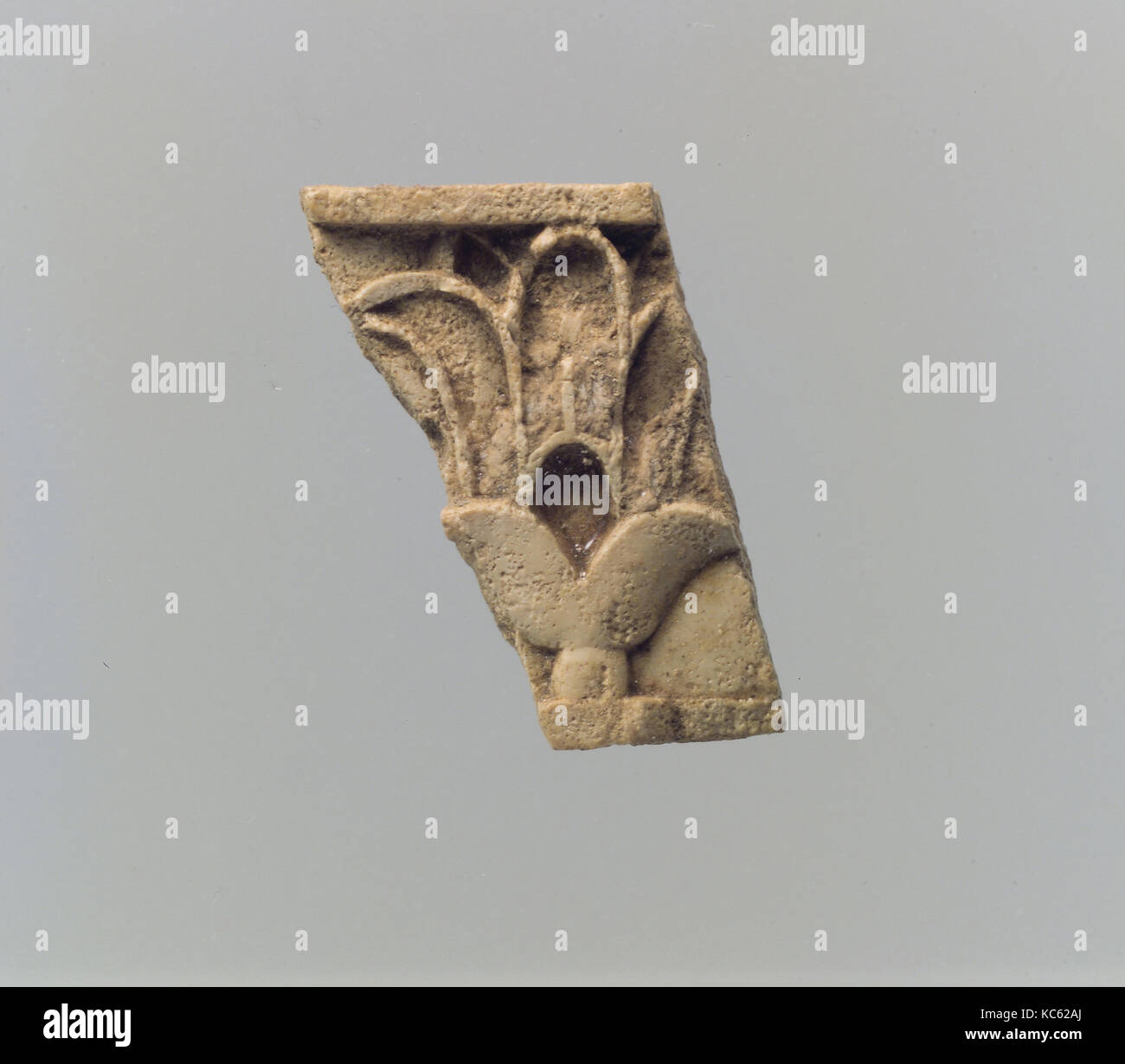 Plakette Fragment, Neuassyrischen, Ca. 8. - 7. Jahrhundert v. Chr., in Mesopotamien, Nimrud (antike Kalhu), Assyrische, Elfenbein, 0,91 x 0,55 x 0,1 Stockfoto