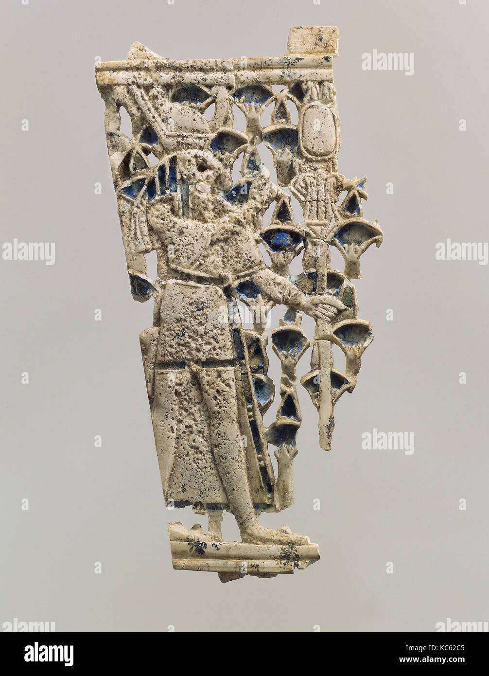 Openwork Möbel Plakette mit einem Falken - Abbildung in einem Papyrus Dickicht geleitet, Ca. 9.-8. Jahrhundert v. Chr. Stockfoto