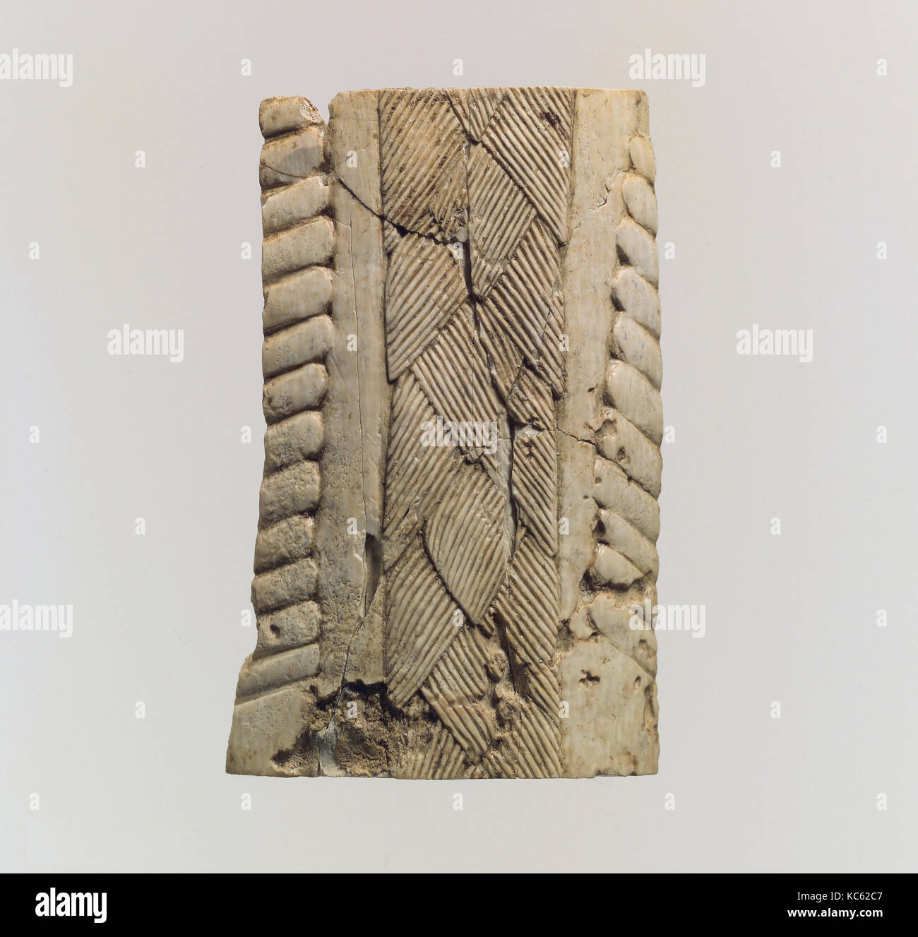 Elfenbein Fragment, Neuassyrischen, Ca. 9. - 7. Jahrhundert v. Chr., in Mesopotamien, Nimrud (antike Kalhu), Assyrische, Elfenbein, 3,27 x 2,09 x 0,63 Stockfoto