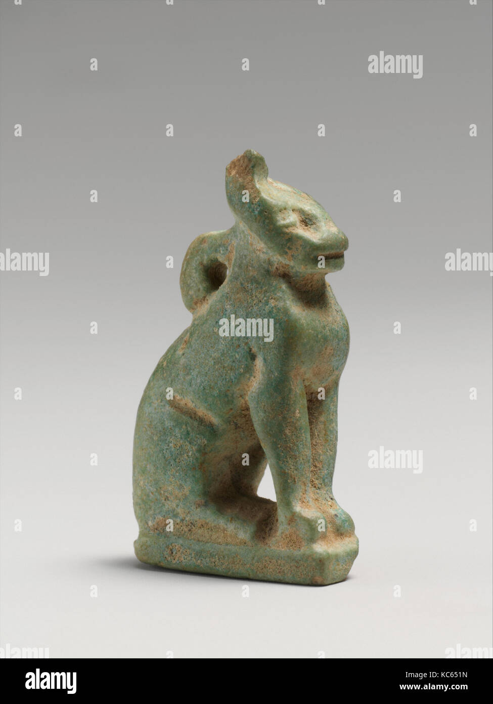 Fayence Amulett in Form einer Katze, später Dynastisch-hellenistischen, 664 - 30 v. Chr., ägyptischen, Ton, glasiert, H.: 1 5/16 in. (3.3 cm Stockfoto