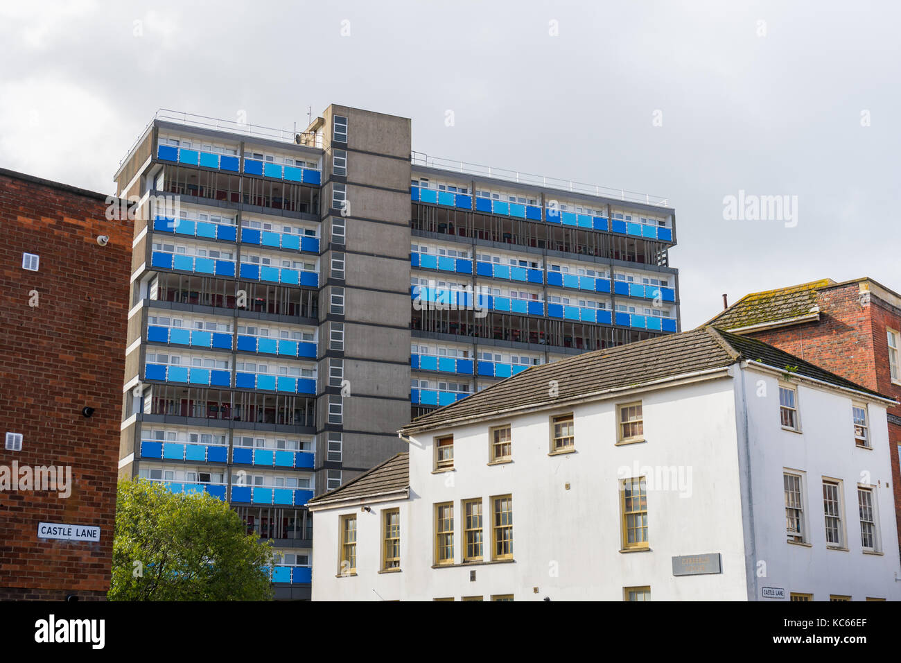 Kontrastreiche Architektur entlang Schloss Lane 2017, Southampton, England, Großbritannien Stockfoto